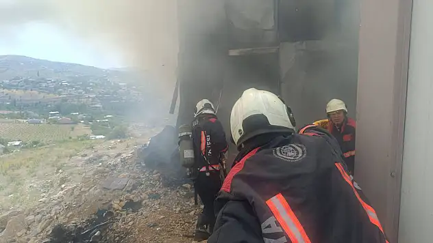 İnşaat işçilerinin kaldığı şantiyede korkutan yangın