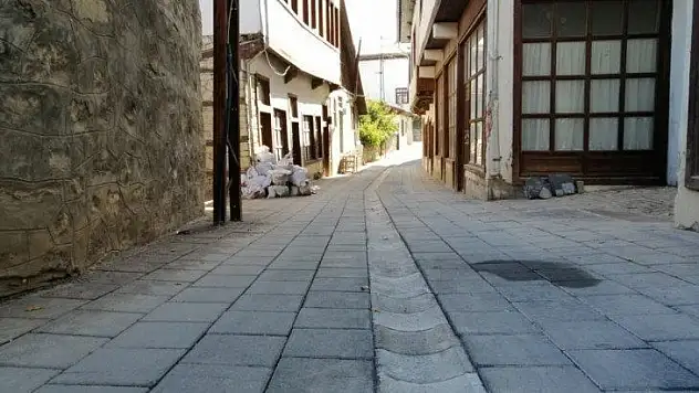 İpekçi Sokakta 1400 Metrekare Karo Taşı Döşeme İşlemi Gerçekleştirdi