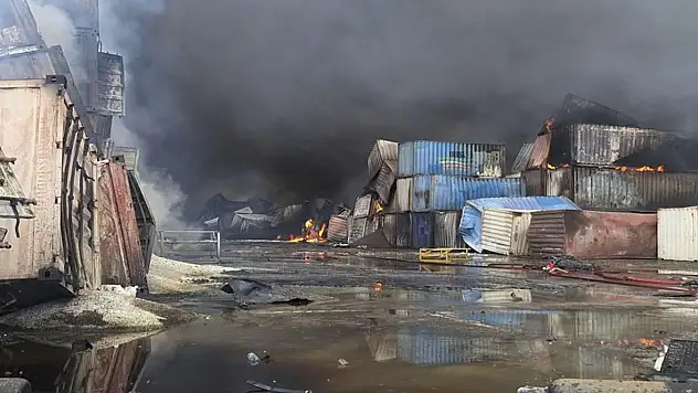 İran'da liman patlamasındaki ölü sayısı 70'ten 57'ye güncellendi