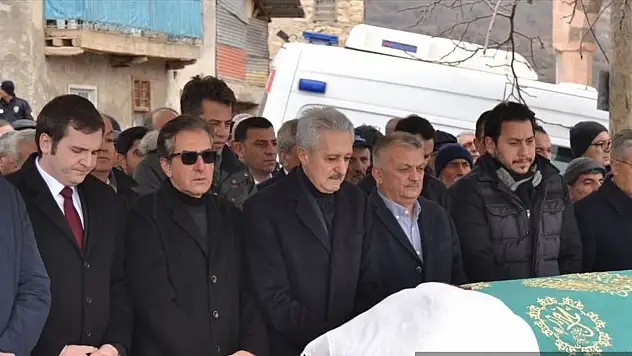 İş insanı Mehmet Ali Aydınlar'ın vefat eden annesi Malatya'da son yolculuğuna uğurlandı