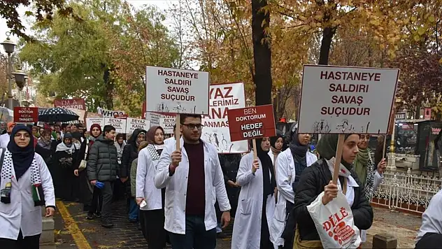 İsrail'in Gazze'deki saldırıları protesto edildi