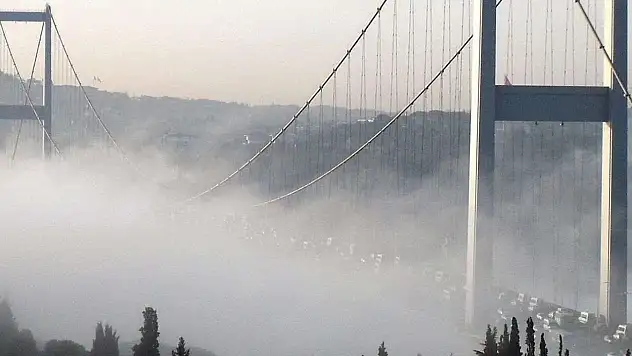 İstanbul Boğazı'nda gemi trafiği askıya alındı