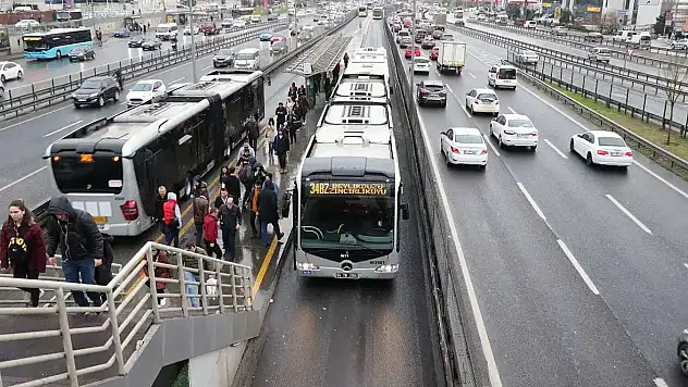 İstanbul'da bazı yollar trafiğe geçici olarak kapatıldı