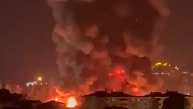 İstanbul'da elyaf-sünger fabrikasında büyük yangın