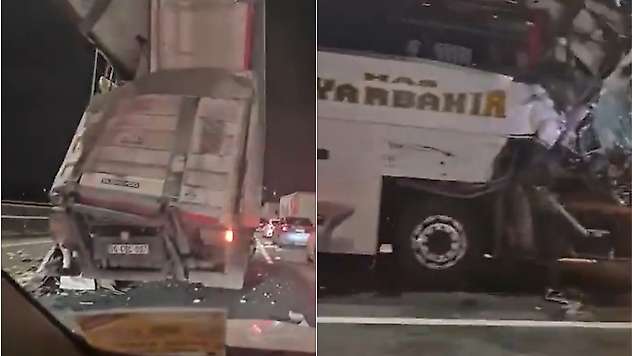 İstanbul'da tır ile yolcu otobüsü çarpıştı: 10 yaralı