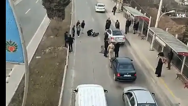 İstasyon Kavşağı'nda Kaza: 17 Yaşındaki Motosikletli Yaralandı