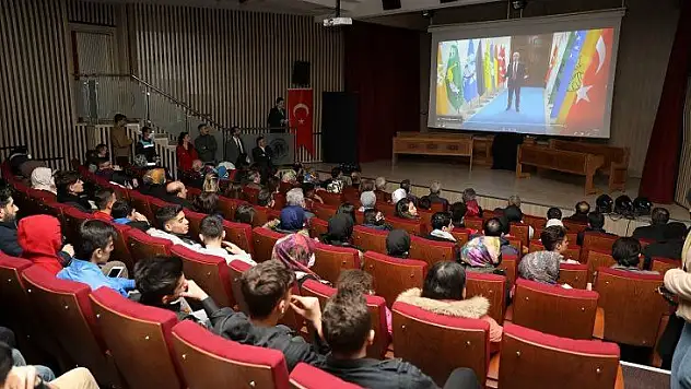 'İstiklal Yolu Mehmet Akif'