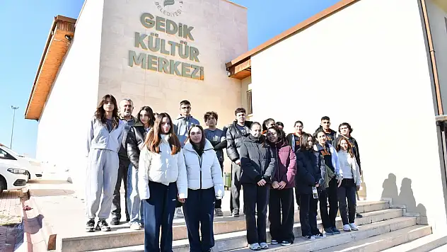 'İyilik Elçisi' Projesi Gençlere Yardımlaşma ve Tarih Bilinci Aşılıyor