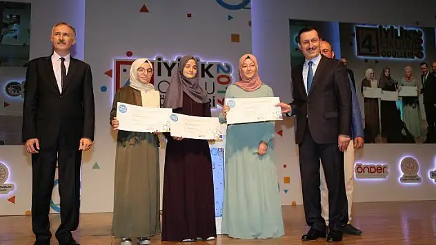 İyilik Okulu Ödülleri Sahiplerini Buldu