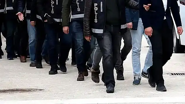 İzmir merkezli 9 ildeki terör operasyonunda 7 tutuklama