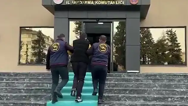 Jandarma 225 Aranan Şahsı Yakaladı