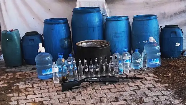 Jandarma Hekimhan'da Kaçak Alkol ve Malzemelerine el koydu