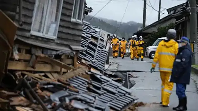 Japonya'daki 7,2 büyüklüğündeki deprem yer kabuğunu 9 santimetre kaydırdı