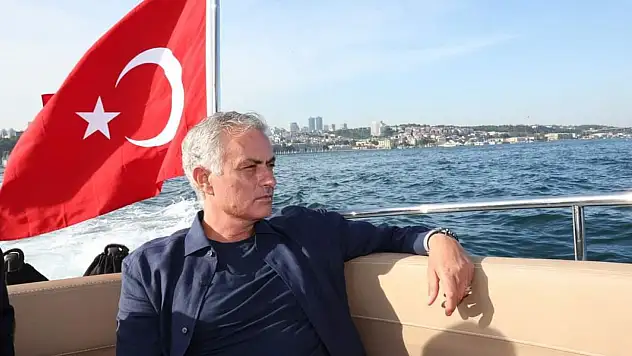 Jose Mourinho imzayı attı