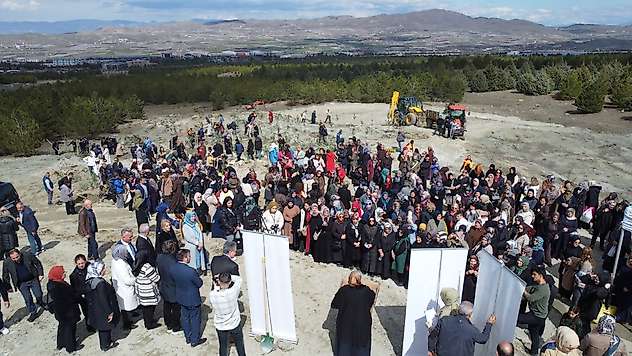 Kadınlar El Ele Verdi: Malatya'da Bin Nefeslik Fidanlar Toprakla Buluştu