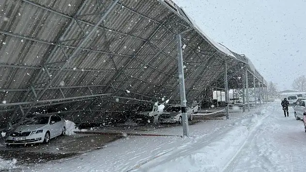 Kar Yağışı Galericiler Sitesinde Maddi Hasara sebep oldu