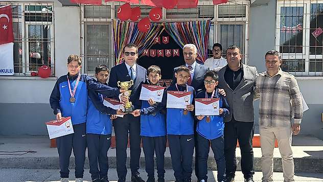 Kaymakam Kurt Öğrencilerle Bocce Oynadı