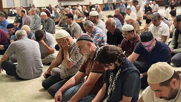 Kernek Karagözlüler Camii'nde Mevlid-i Nebi Programına Yoğun İlgi