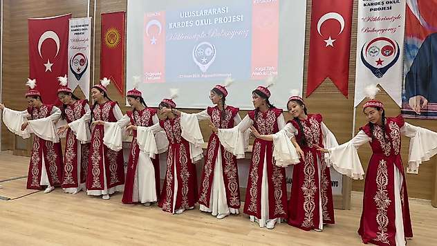 Kırgızistanlı Öğrenciler Doğanşehir'de Kültürel Köprü Kurdu