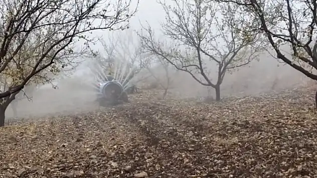 Kış Öncesi Son Dokunuş: Yeşilyurt'ta Kayısı Bahçeleri İlaçlanıyor