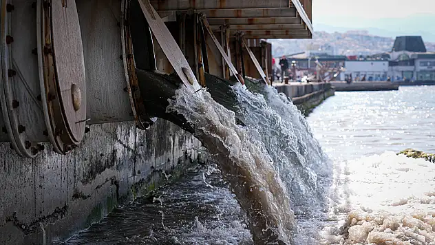 Körfez'e arıtılmamış atık su deşarj eden İZSU'ya 3.3 milyon TL ceza uygulandı