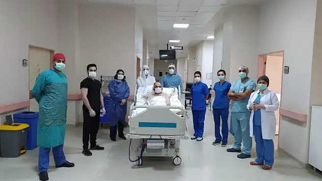 Kovid-19 Tanılı 62 Yaşındaki Hasta Servise Çıkarıldı