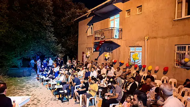 Köy Meydanı beyaz perdeye dönüştü, çocuklar sinema keyfi yaşadı