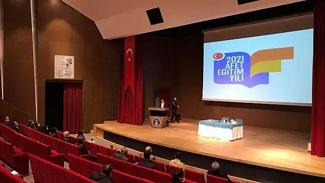 Kurum Amirlerine ve Muhtarlara Afet Farkındalığı Eğitimi Verildi