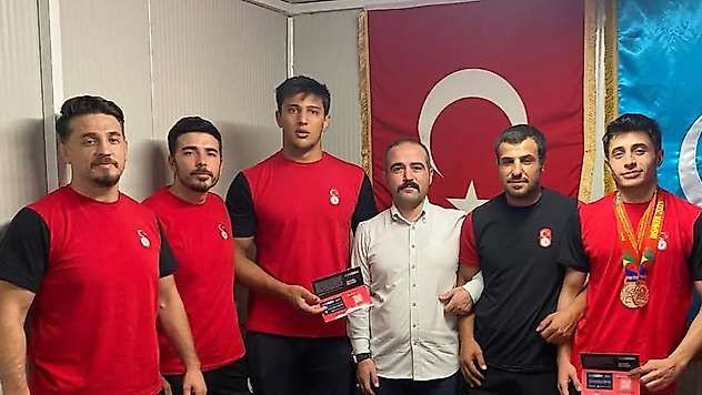 Macaristan'da Gururlandıran Zafer: Emir Ömer Bozbağ'dan Altın Madalya