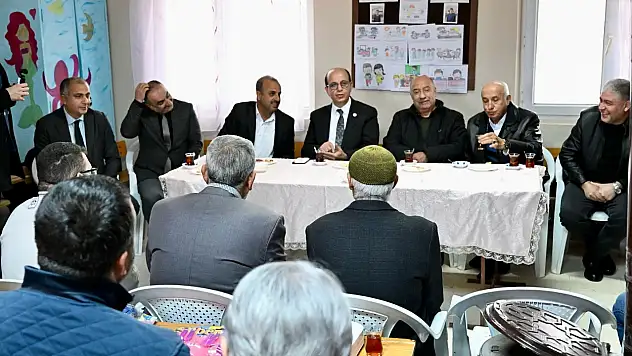 Mahmutlu Mahallesine 12 Kilometrelik Sathi Kaplama ve 2 Bin Ton Sıcak Asfalt