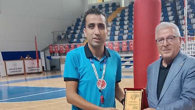 Malatya Amatör Spor Kulüpleri'nden Hakem Furkan Salduz'a Onur Plaketi