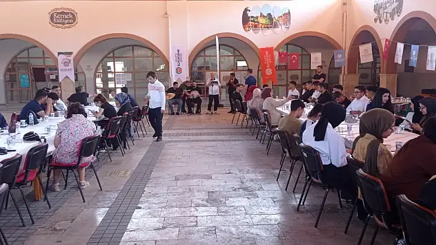 Malatya Büyükşehir Belediyesinden YKS Öncesi Öğrencilere Moral Desteği
