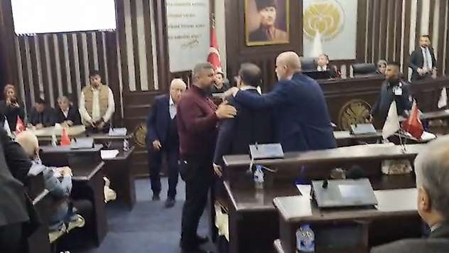 Malatya Büyükşehir Meclisi'nde Gerilim: Tartışma Sonrası CHP Grubu Salonu Terk Etti