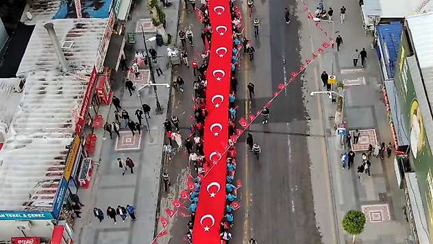 Malatya'da 19 Mayıs Coşkusu: Binlerce Kişi Fener Alayında Buluştu