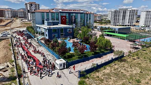 Malatya'da 19 Mayıs Coşkusu: Mercan Koleji'nde Bayram Renkli Etkinliklerle Kutlandı