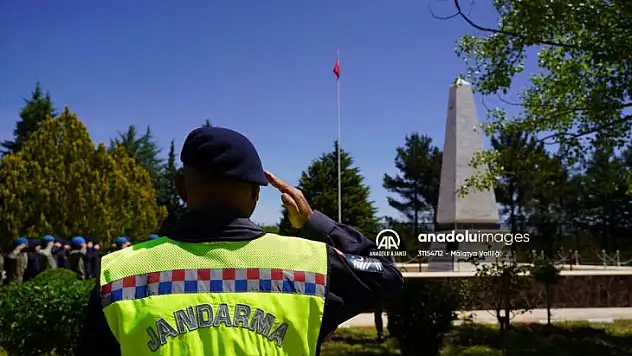 Malatya'da 2001'de askeri uçağın düşmesi sonucu şehit olan 34 asker anıldı
