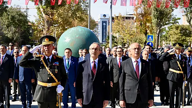 Malatya'da 29 Ekim Cumhuriyet Bayramı Çelenk Sunma Töreni İle Başladı