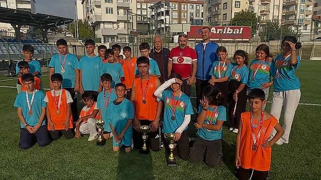 Malatya'da 5S Hokey Turnuvası Sona Erdi: Genç Sporculara Kupa ve Madalya