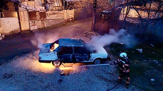 Malatya'da Baba-Oğul Tartışması Araç Yangınıyla Sonuçlandı