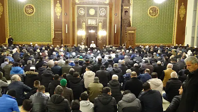 Malatya'da Beraat Kandili Dualarla İhya Edildi