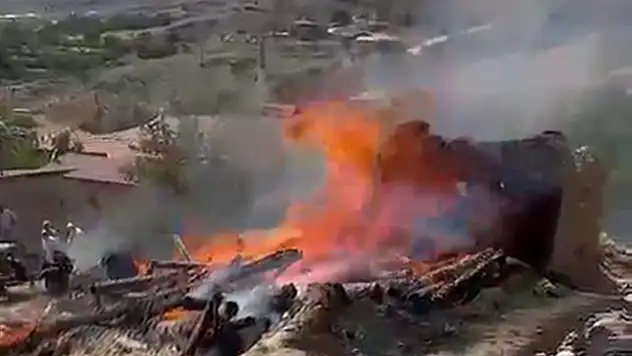 Malatya'da çadır yangını: Yaşlı adamın tüm eşyaları kül oldu