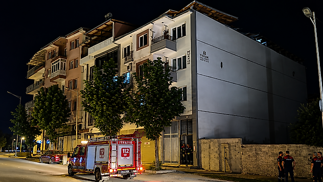Malatya'da Çatı Çöktü, Apartman Sakinleri Deprem Sanıp Sokağa Fırladı