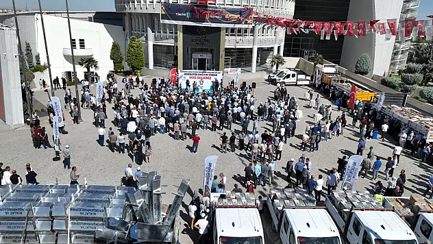 Malatya'da Çiftçilere 444 Jeneratör ve 200 Sıvat Dağıtıldı