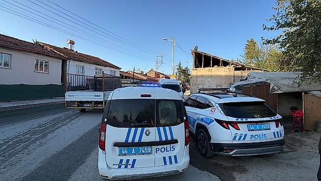 Malatya'da Dehşet! 3 Çocuk Annesini Yatağında Bıçakladı