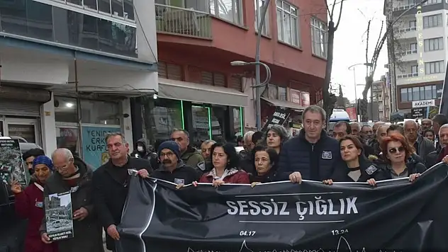 Malatya'da depremlerde hayatını kaybedenler için 'sessiz yürüyüş'