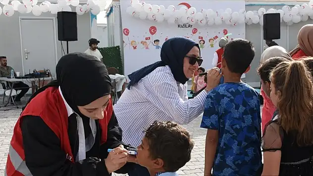 Malatya'da depremzede çocuklar Türk Kızılay ile 23 Nisan'ı kutladı