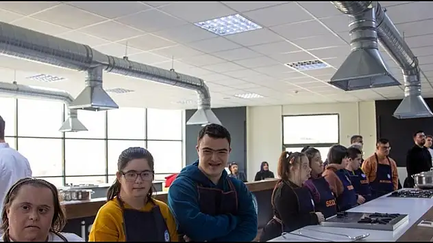 Malatya'da down sendromlu bireylere aşçılık eğitimi verildi
