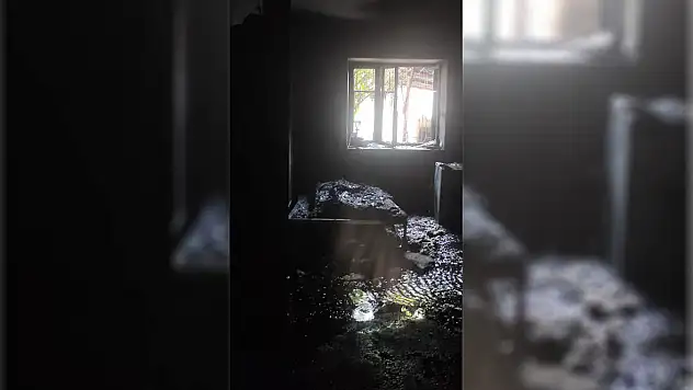Malatya'da ev yangını: Büyük çapta hasar oluştu
