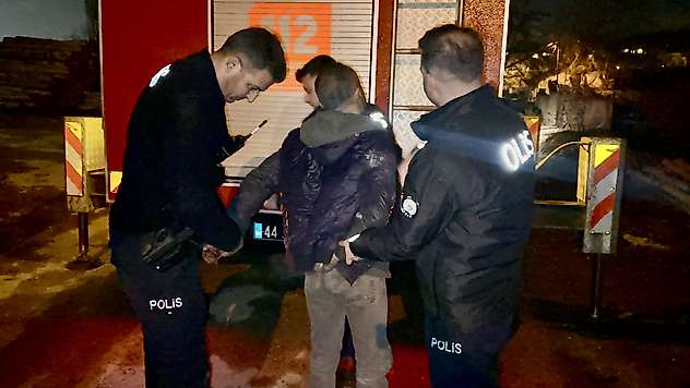 Malatya'da Film Gibi Operasyon: Hırsızlar Çatıdan İndirildi
