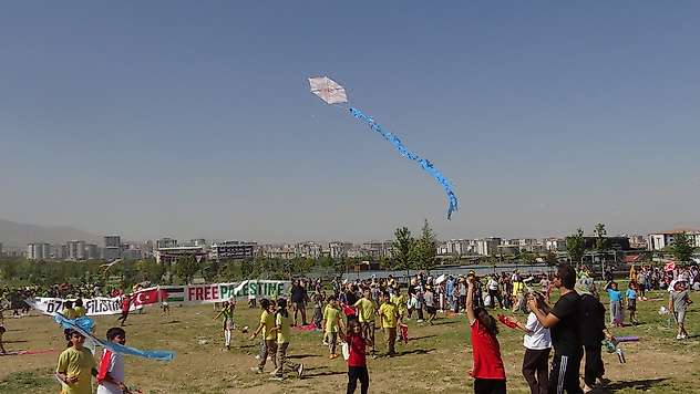 Malatya'da Gazzeli çocuklar için uçurtmalar gökyüzüne bırakıldı